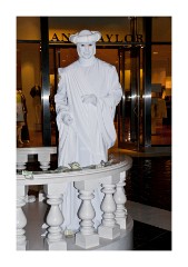 Live Statue at Venice Shopping Centre