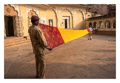 Jodhpur 027  Putting on a turban