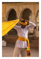Jodhpur 028  Putting on a turban