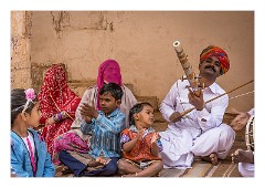 Jodhpur 045  A Family happily singing to the crowds