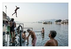 Udaipur 22  Bathing at Gangaur Ghat