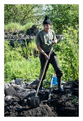 Copsa Mica 08  People digging for copper in the old cables lying around