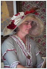 Ipswich Maritime Festival 06  Singing at the Festival music from the war years