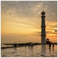 Agra 06  Sunrise around the Tomb