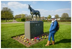 02 Newmarket National Stud   Jess with the Statue of Mill Reef