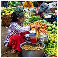 Bagan 09  Nyaung  U Market Serving Lunch