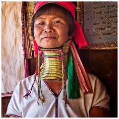 Loikaw  32  Showing us her Neck Band of Many Rings