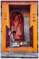 Varanasi 033  People at The Ganga Aarti