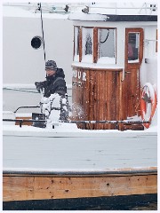 058 Norway  Clearing Snow - Nusfjord