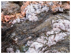 090 South Devon  Colourfull Rocks on the Beach